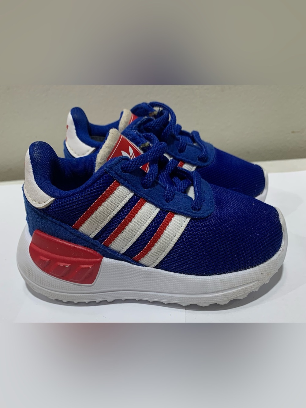 Adidas Originals LA Trainer Lite infant size 4 sneakers